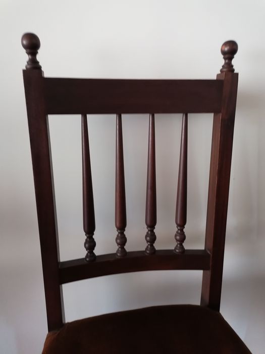 Cadeira antiga  madeira