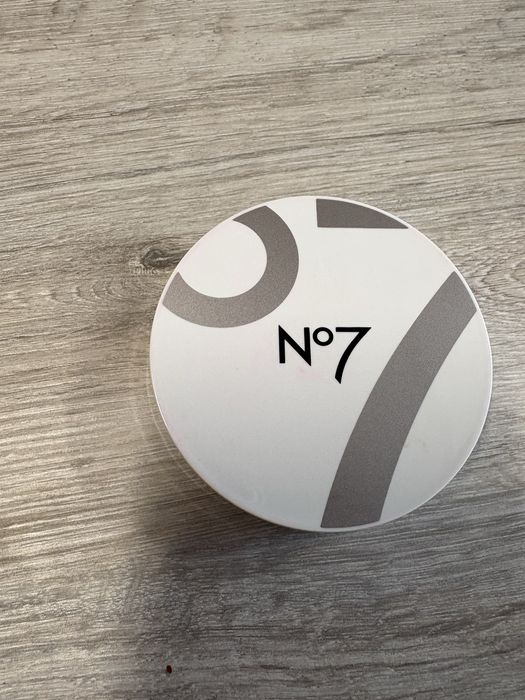 Puder wykończeniowy Flaless Finishing No7 transparentny