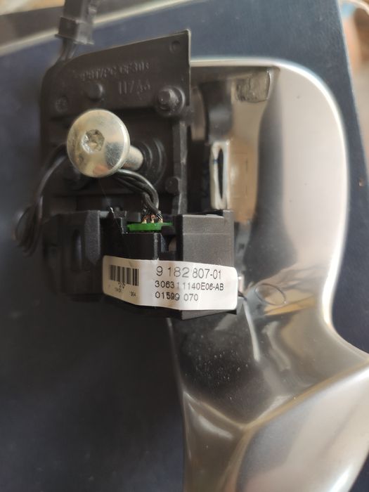 Лепестки BMW под руль