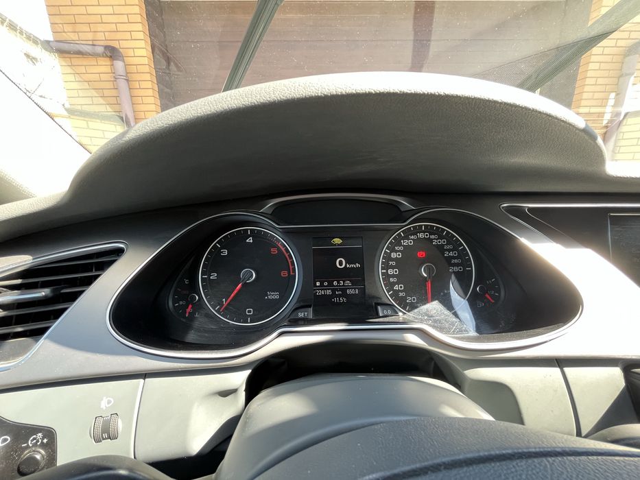 Продам власне авто Audi A4 B8