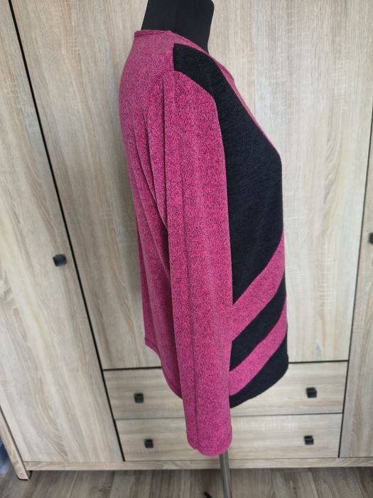 Ciemno różowy z dodatkiem czarnego cieńszy sweter rozmiar L/xl