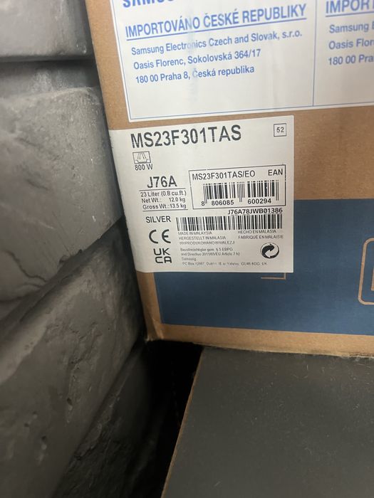 Sprzedam nową kuchenkę mikrofalową Samsung MS23F301TAS/EO