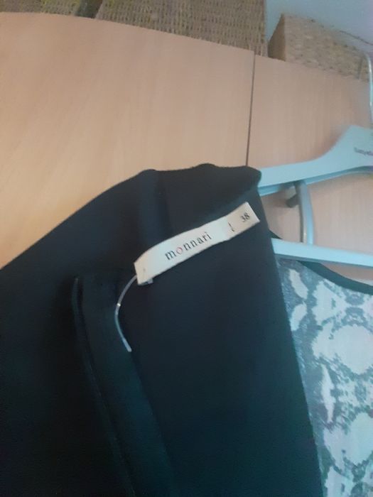 Sukienka Monnari z panelem w maki. 38