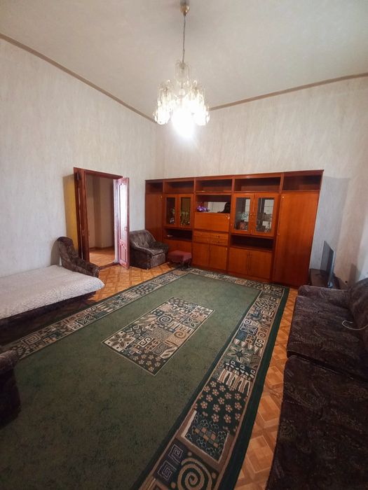 Продам 5-кімнатну квартиру 236.1 м² (2 квартири: 2к + 3к), 1 поверх, підвал