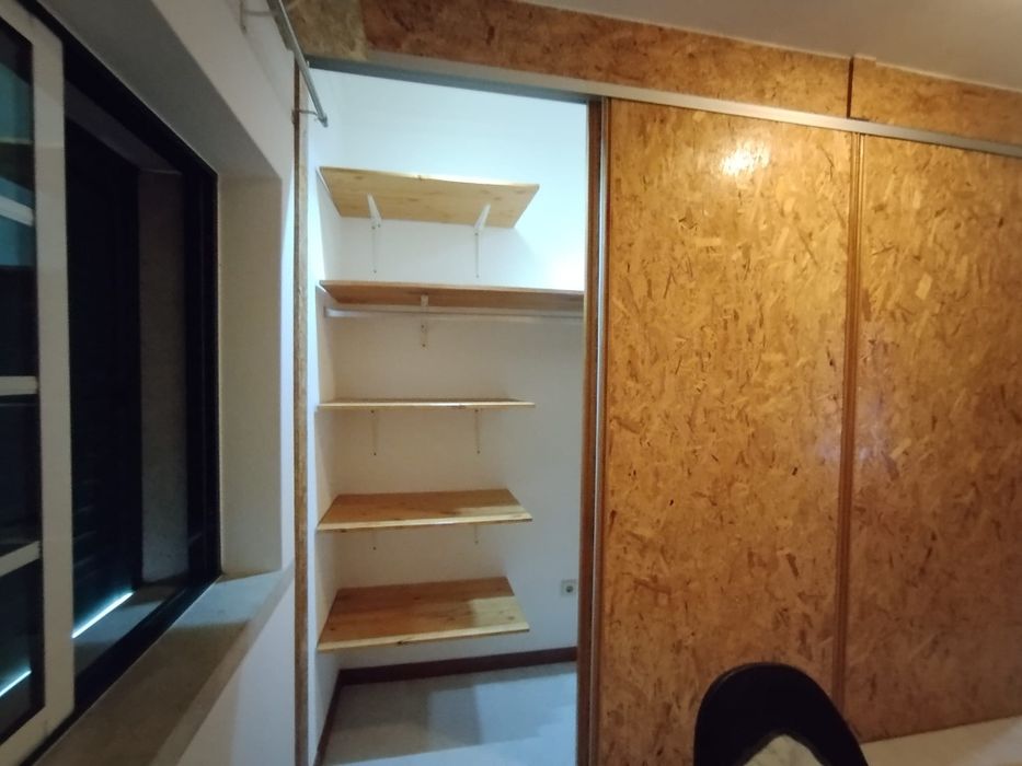 LER DESCRIÇÃO - Construção de roupeiro por medida