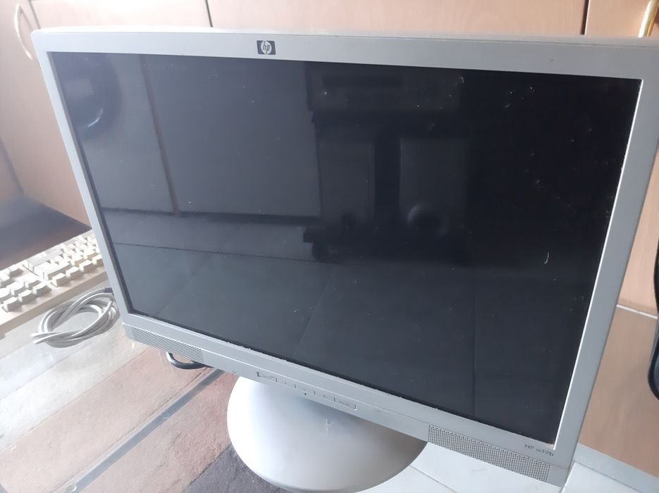 Monitor medio para computador hp  como novo442154112695685121
