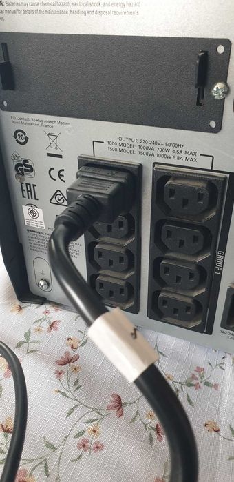 UPS APC Smart 1500