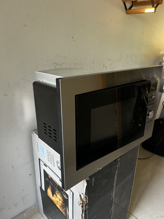 Micro-ondas de encastre Jocel JME011466 em aço inoxidável com Grill