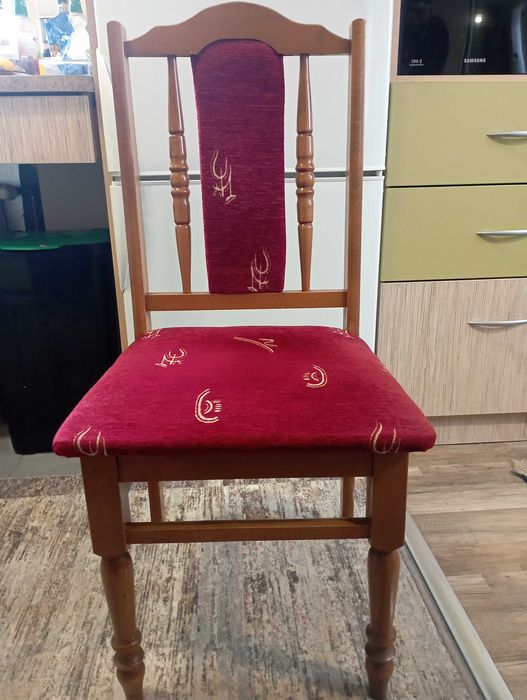 Krzesła drewniane
