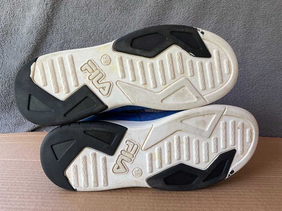 Кроссовки FILA  39р