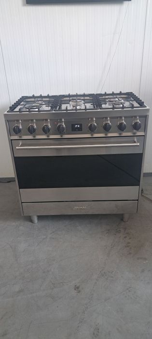 Професійна газова плита Smeg