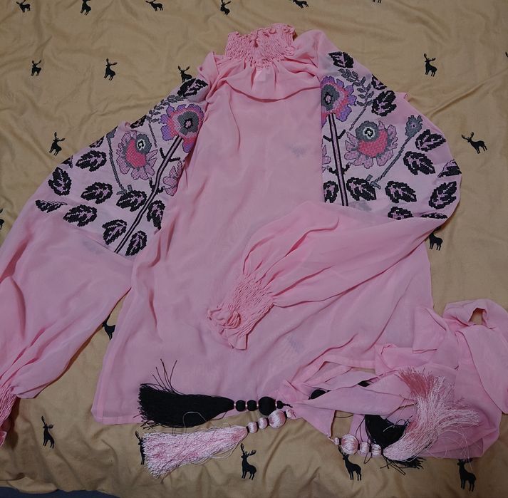 Жіноча рожева вишиванка