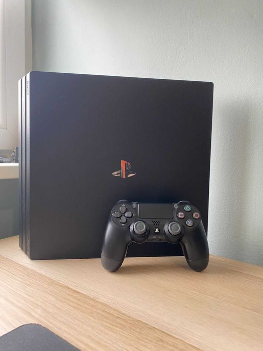 PS4 Pro 1TB + pad + 2 gry — świetny zestaw