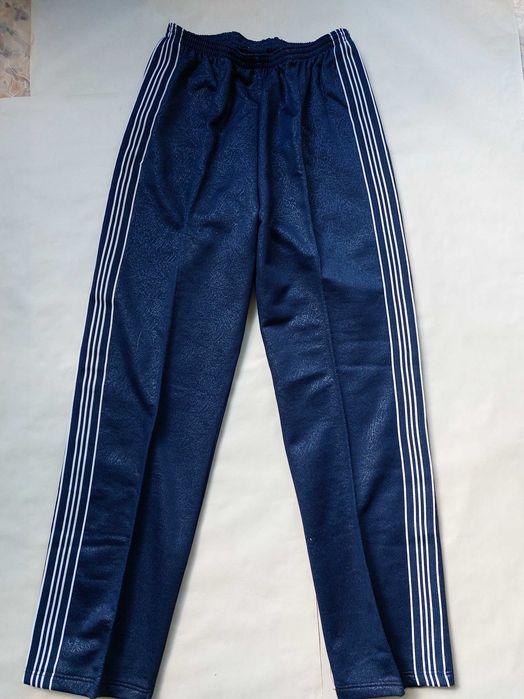 Мужской спортивный костюм с лампасами.Новый.