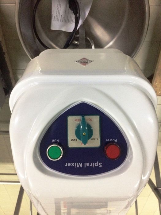 Amassadeira espiral nova, monofásica 2 veloc.  padaria pastelaria 12kg64365323800963122