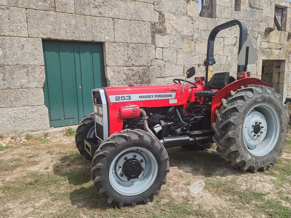 Trator Massey Ferguson 253 - troco por vinhateiro
