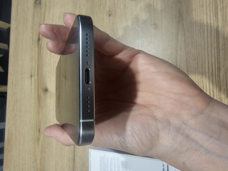 Iphone 15 pro max bateria 88%