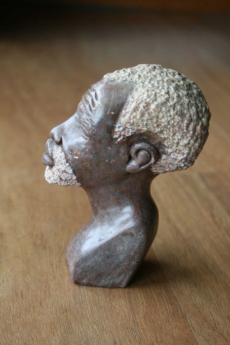 Arte africana – Escultura/busto em pedra-sabão - África do Sul