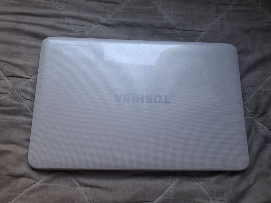 Computador Portátil Toshiba — Intel Pentium B960 / 3GB RAM / 200GB — 100€