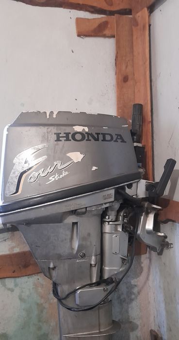 Honda 15 лодочний мотор