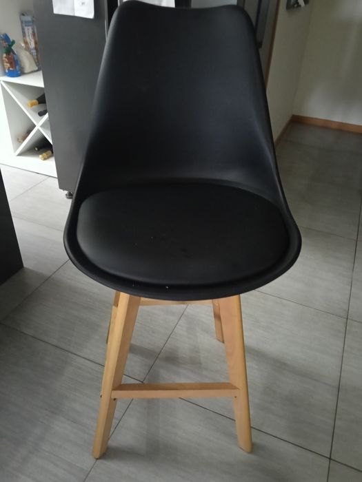 Cadeiras altas tenho 2 como novas