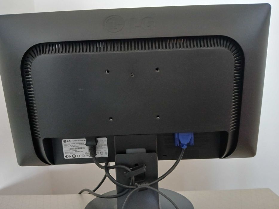Монітор 19 дюймів LG W1946 у доброму стані, домашній