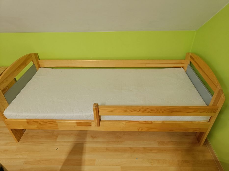 Łóżko drewniane 80x180 z materacem