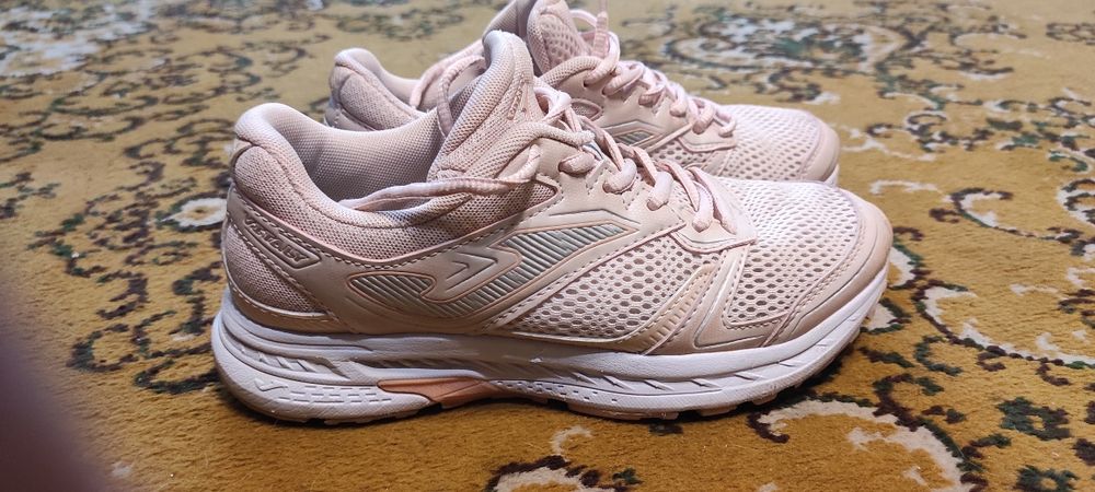 Кросівки жіночі , розмір 36, устілка 23.5