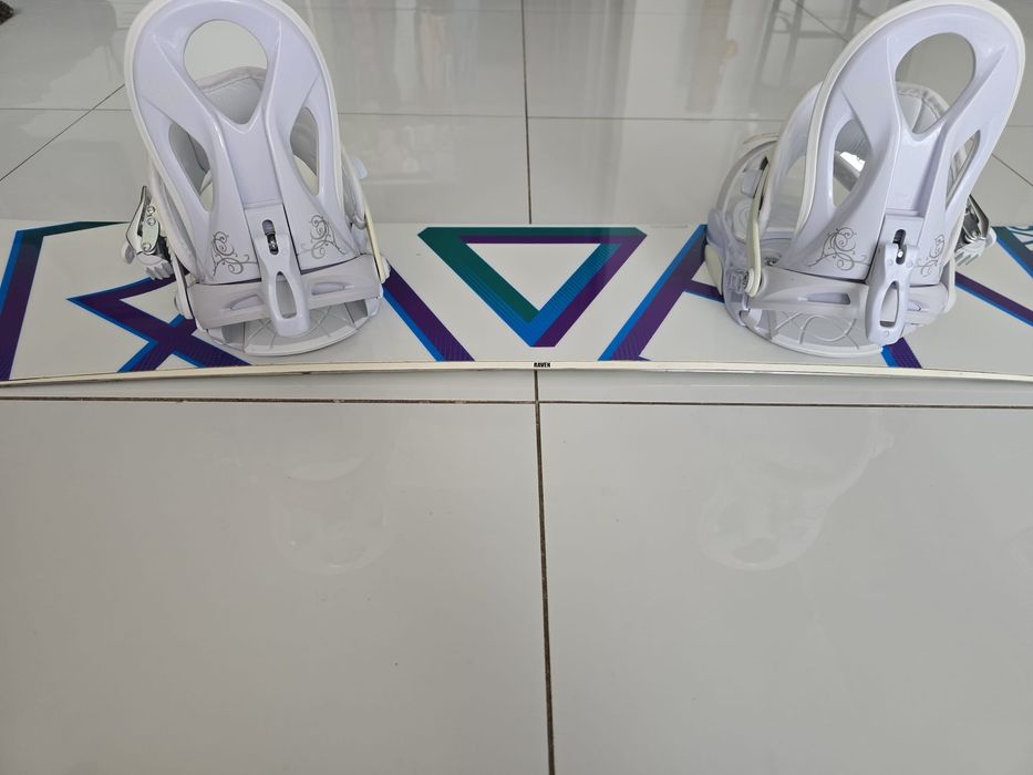 Deska snowboardowa Raven dla kobiety jak nowa plus buty