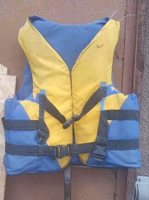 Спасательный жилет 4шт.