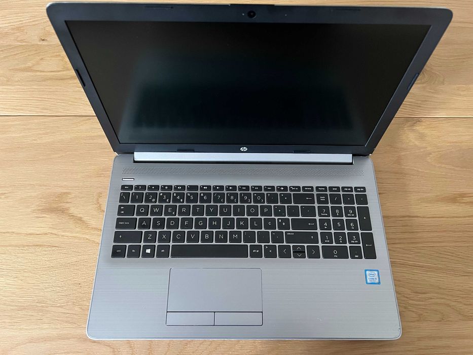 Portátil HP 250 G7 Core i5 8th, 4Gb Memoria, SSD, Win 11