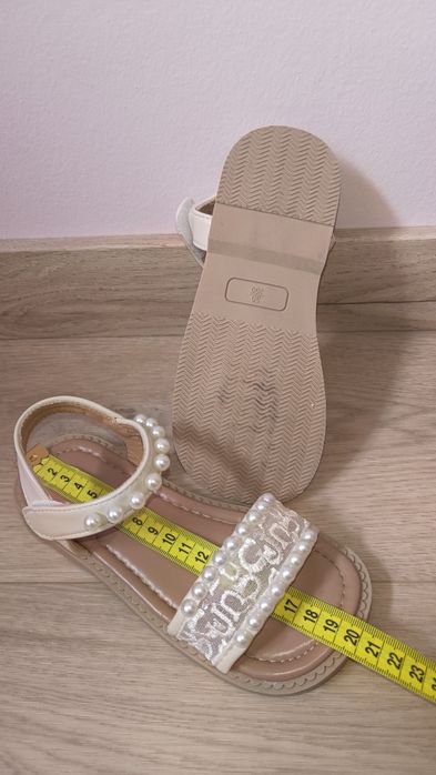 Босоніжки для дівчинки