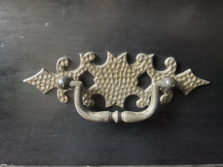 Móvel em madeira com 5 gavetas