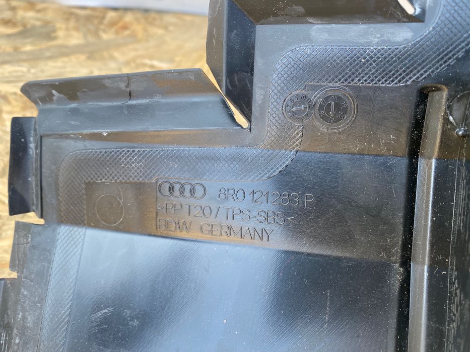 Audi Q5 8R повітропровід радіатора ауді ку5 направляючі повітря радіат