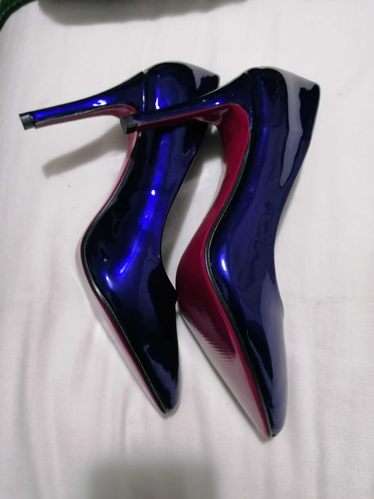 Sapatos azuis, com brilho