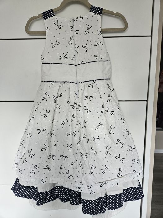 Sprzedam sukienkę rozmiar 122 Wójcik.  Bardzo elegancka