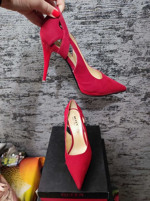 Розкішні нарядні туфлі лодочки на шпильці розмір 37,5 Queen