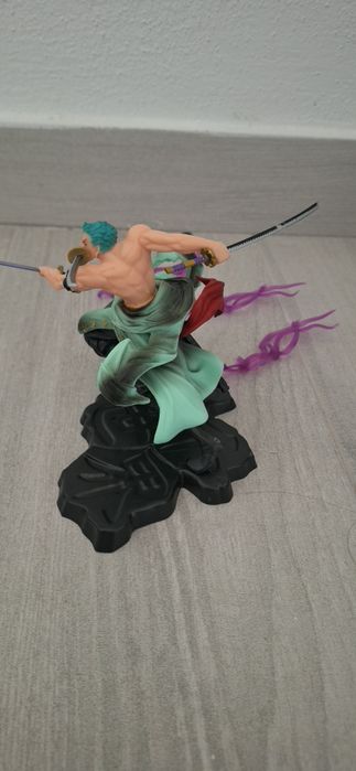 Boneco Roronoa Zoro - One Piece