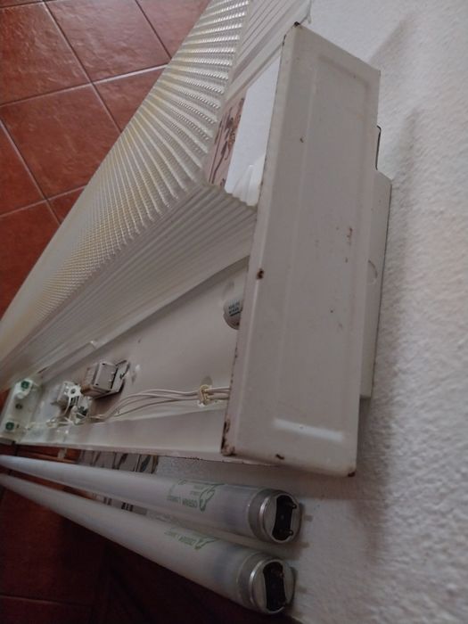 Candeeiro com lâmpadas