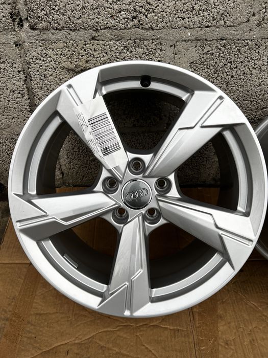 Oryginalne Nowe Alufelgi R18 5x112 Audi 4K0 Audi A6 C7 C6 A4 B7 B8 Q3
