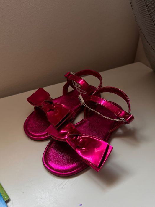 Туфлі босоніжки для дівчинки Zara 25 р 16 см нові