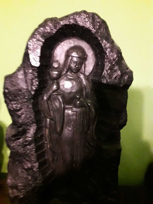 Figurka wykonana z wegla