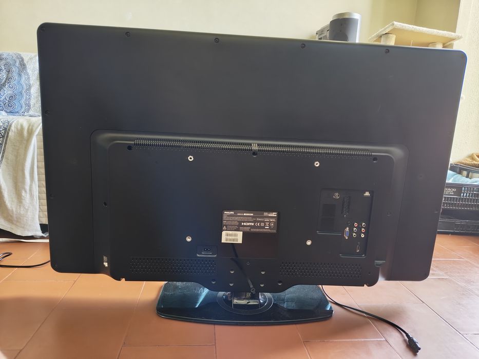 TV LCD 42” Phillips