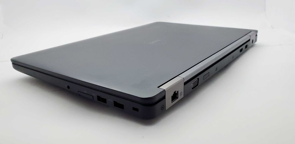 Dell Latitude E5570 i7-6820HQ 8/256 GB R7 M370 HDMI VGA WiFi+BT (3787)