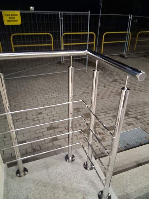 Balustradą ze stali kwasoodpornej