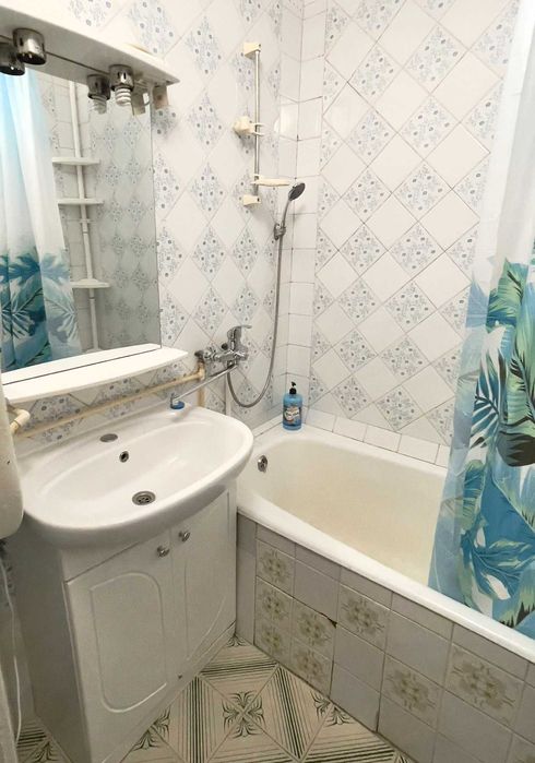 2 кімнатна  на Богунії, Військовий Інститут, вул. Героїв Десантників