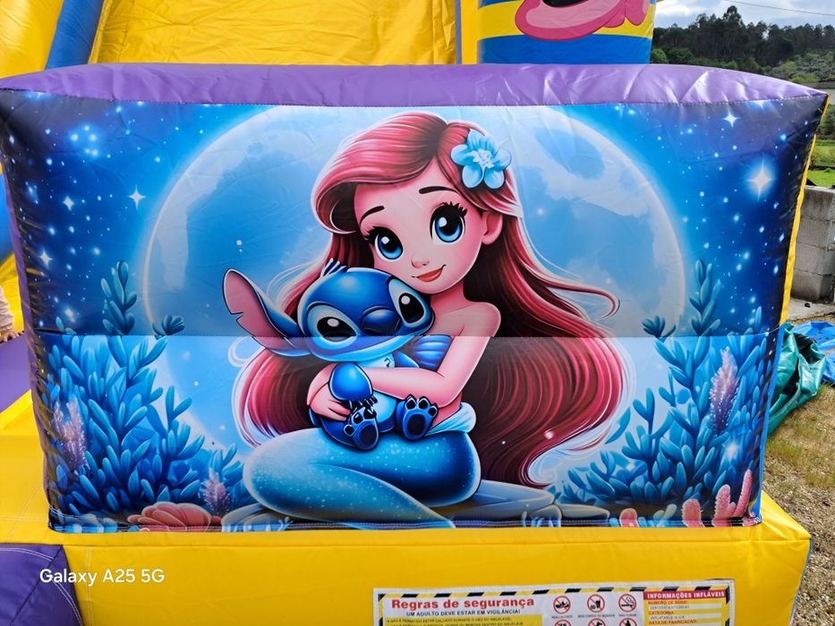Insuflável Stich Mega Escorrega!