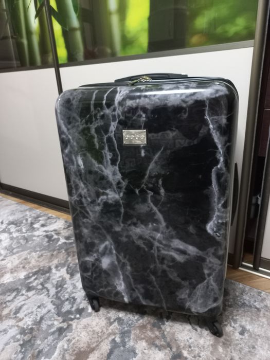 Чемодан дорожный