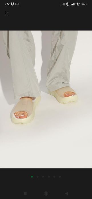 Шльопанці жіночі UGG