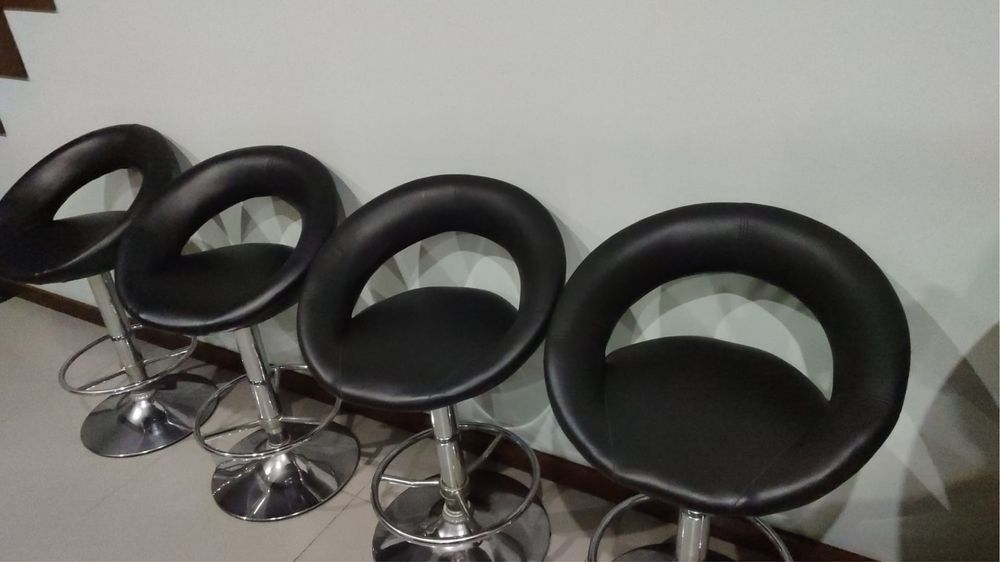 4 Bancos de cozinha iguais
